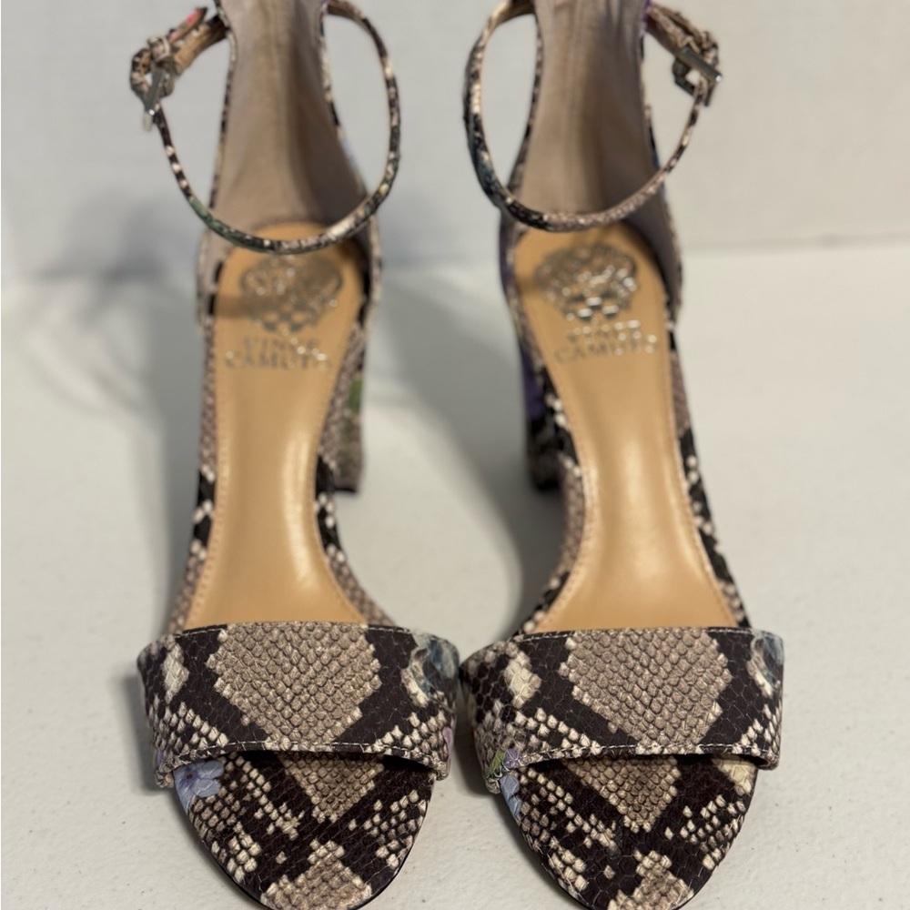 Vince Camuto Leather Snakeskin Heels with Flowers - Black and Tan NWT Size 7